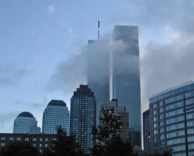 911Homepage's tweet photo. Battery Park City -- September 10, 2001 -- 7:44 AM #Twintowers https://t.co/ajjZJtpTgO