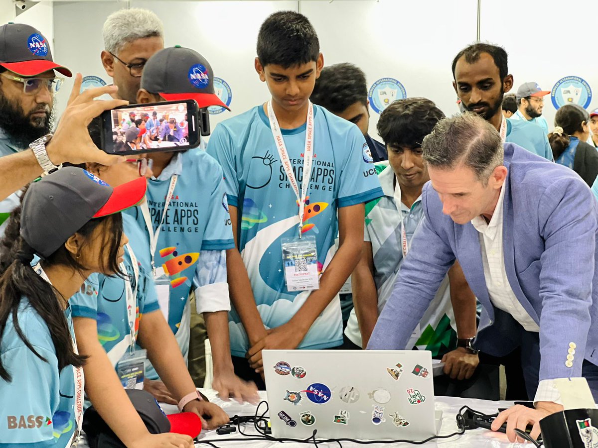 usembassydhaka's tweet image. The amazing young people of Bangladesh have been global champions of the NASA Space Apps Challenge four times in the last six years. Best of luck to the Bangladeshi young scientists performing on the global stage this year. Space unites us all!  🔭🪐   #NASAChallenge…