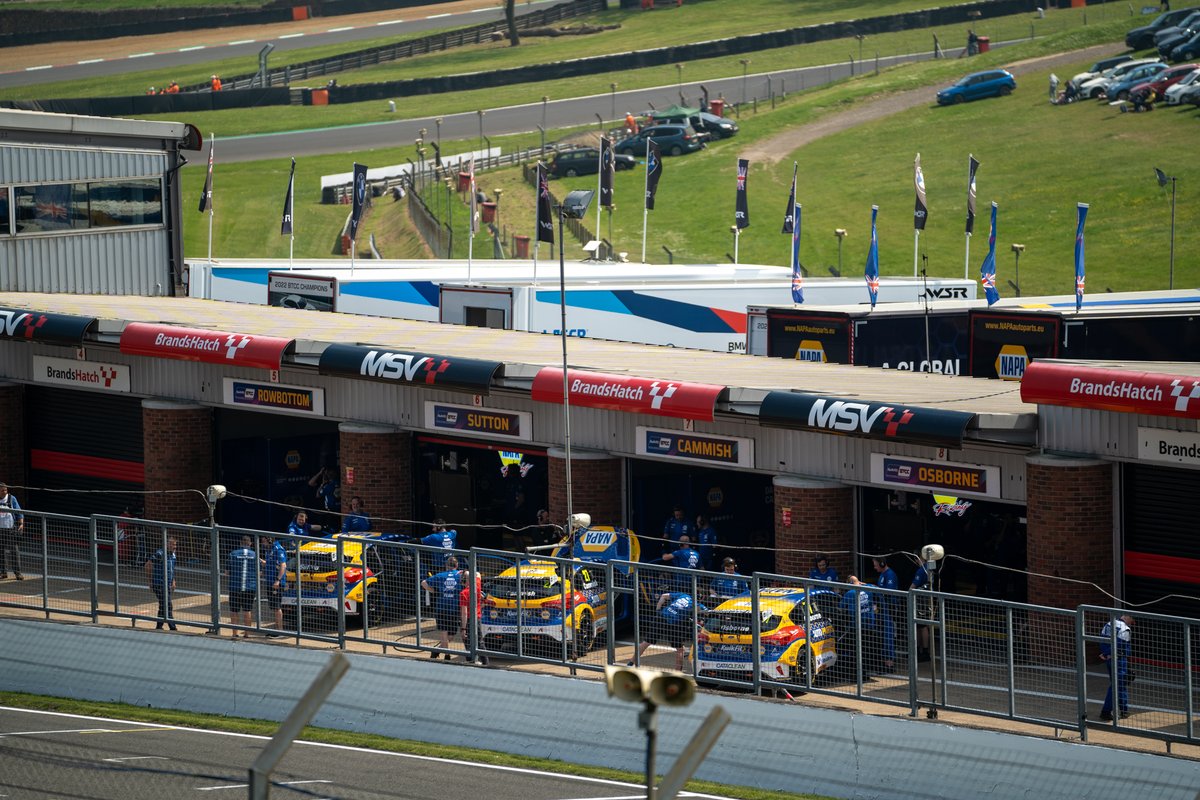 🔵🟡 It’s time to get moving! The final race day is here, and it’s all on the line! Let’s make today memorable! 

#BTCC #NAPARacingUK #NAPARacing #BrandsHatchGP #RaceDay #FastFord #FordFocus #RaceTeam
