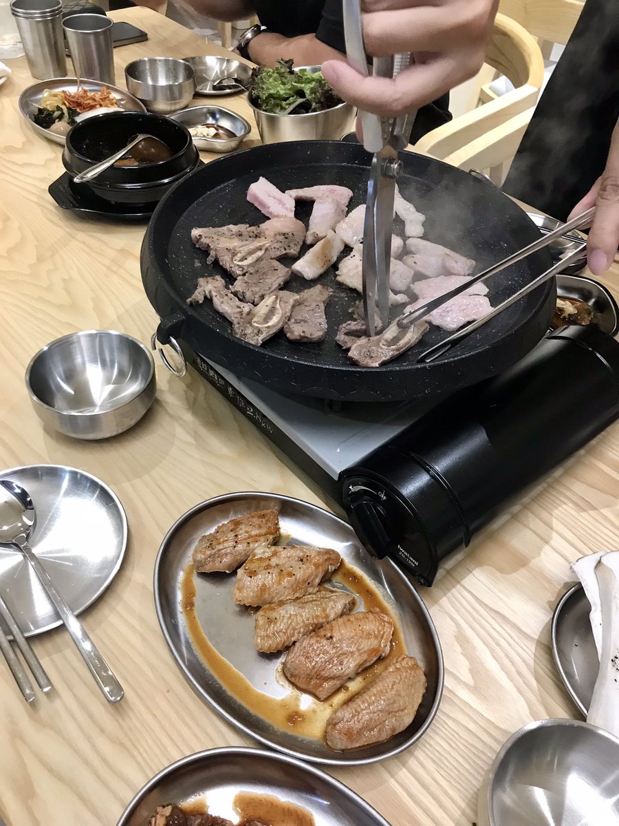 IkumiKoyama's tweet photo. 感謝Peng chan❣️恭喜哦🥳好好吃😋😋
#韓式烤肉 #台北 #好吃 #恭喜 #朋友 #新開幕 #bbq #バーベキュー #ニューオープン #おめでとう #美味しい #韓国焼肉 #taipei #delicious #dearfriends #congratulations #newopening #koreanbbq #somesome https://t.co/TmCctVdKJn