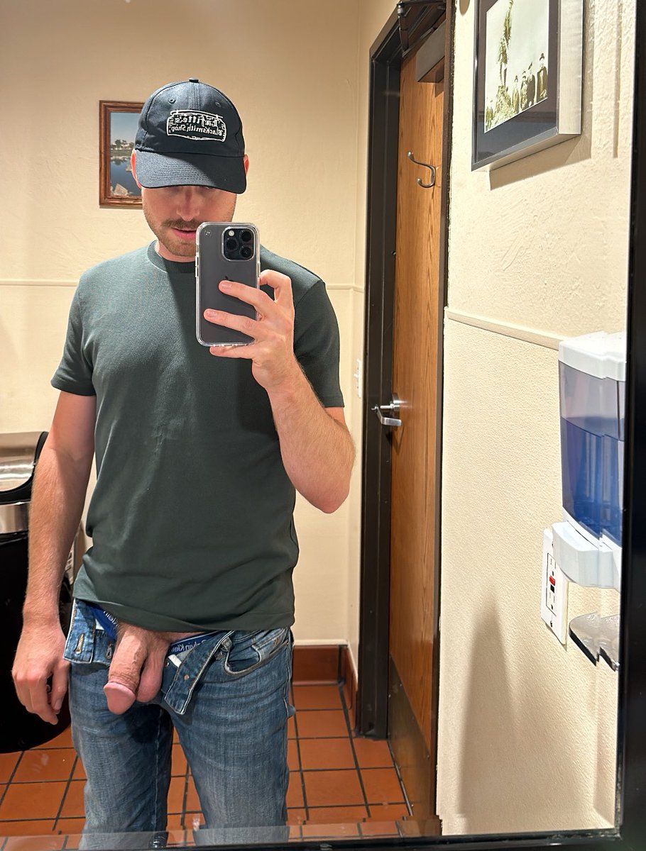 Do you like horny guys that pull their dick out everywhere? Me too 
onlyfans.com/travis8x6