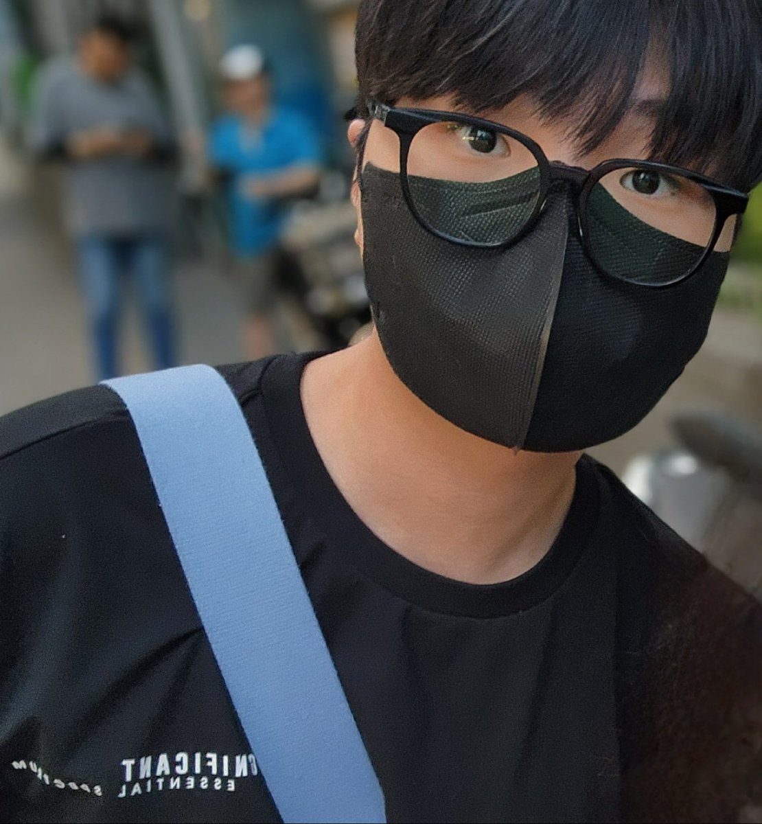 콘푸로스트 tweet media