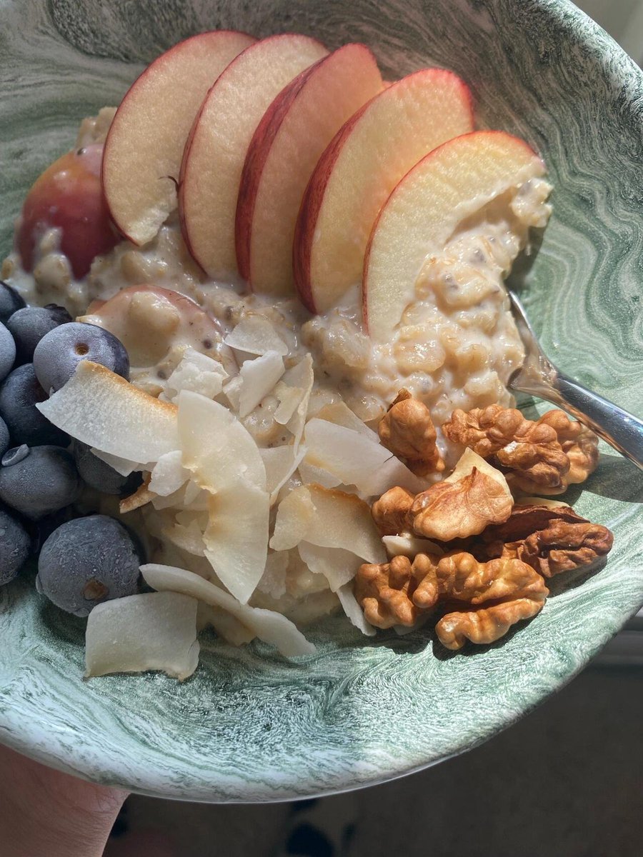 Rolling_clouds1's tweet image. 朝食🥣アップルシナモンオートミールボウル
食べても飽きません👩🏻‍🍳