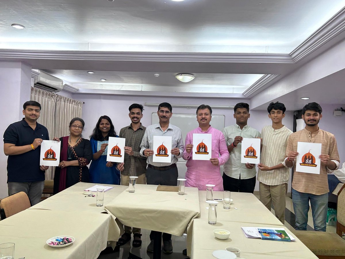 गुरु गोरक्षनाथ की पावन भूमि गोरखपुर में आयोजित होने जा रहे अभाविप के 70वें राष्ट्रीय अधिवेशन के लोगो का अनावरण राष्ट्रीय अध्यक्ष <a href="/DrRajSharan/">Dr. Rajsharan Shahi</a>, राष्ट्रीय संगठन मंत्री श्री <a href="/AshishSainram/">Ashish Chauhan</a>, अ.भा. छात्रा कार्य प्रमुख प्रो. <a href="/manuks_tj/">Manu sharma kataria</a> , केंद्रीय कार्यालय मंत्री <a href="/iDigambarPawar/">Digambar Pawar। दिगंबर</a> एवं