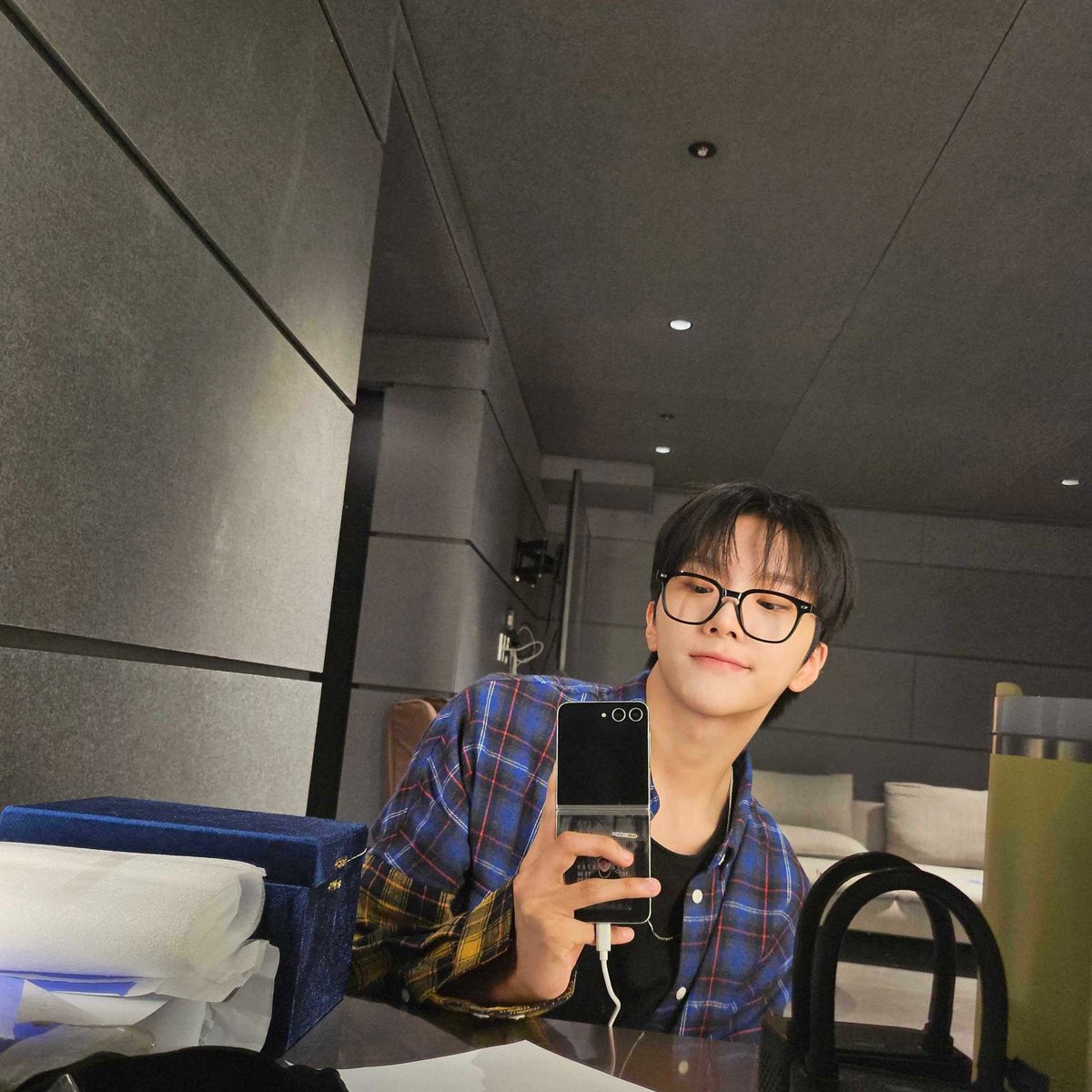 Selamat hari Minggu untuk ONEDOOR! Nikmatilah hari libur yang menyenangkan ini. Ukirlah momen yang indah bersama orang terkasih kalian dengan penuh suka cita sebelum hari yang sibuk datang. Aku harap, hari kalian menyenangkan dan penuh kebahagian!