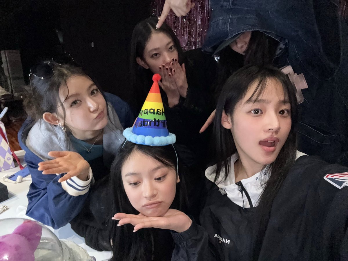 HAPPY HANNI DAY 🎂 

bday girl 하니🦦 20살 준비 갈 완료 🛸 

#HAPPY_HANNI_DAY
#NewJeans #HANNI
#뉴진스 #하니