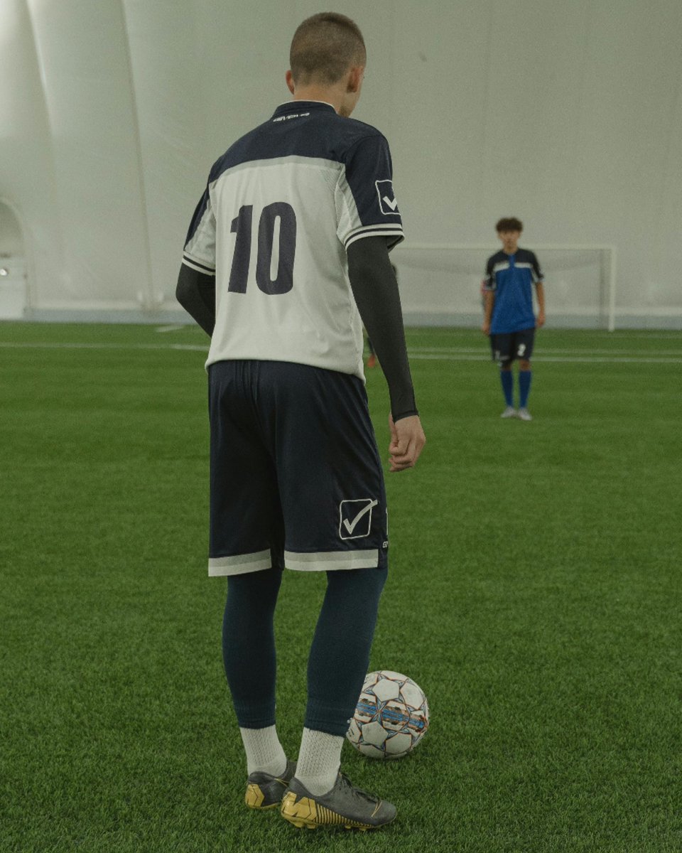 "Rugnummer 10 in het voetbal staat symbool voor de spelmaker, de dirigent op het middenveld. Het is officieel de positie van de aanvallende middenvelder, die verantwoordelijk is voor het creëren van kansen.”
Ik sta dus goed op plaats 10 op de Lijst van de Burgemeester in SPW! 🗳️