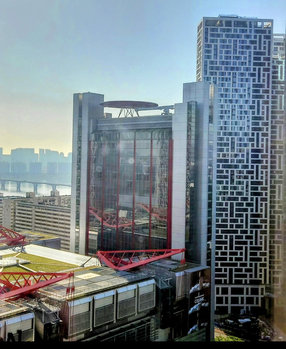 solo_busan_bts's tweet image. ※ネタバレ注意※写真は去年のフェスタ🧡
🐰🎦でイケメン♪ダイナマイト🧨PDの🇬🇧デイヴィット　#DavidStewart　さん出てました！間違いなく、♪Dynamiteは歴史に残る唄です！でも、あのnaturalさは
なんでしょう！！😢😍

何より。…