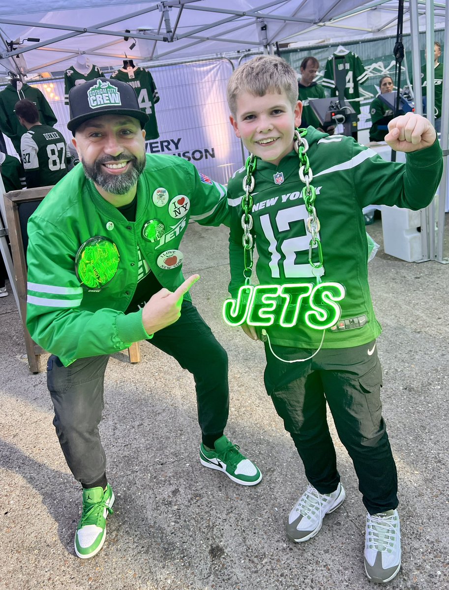 Made my boy’s day! <a href="/GothamCityCrew/">Gotham City Crew</a> <a href="/NYJetsinUKandIE/">New York Jets UK & IE</a> <a href="/Gang_GreenUK/">Gang Green UK 🇬🇧</a>