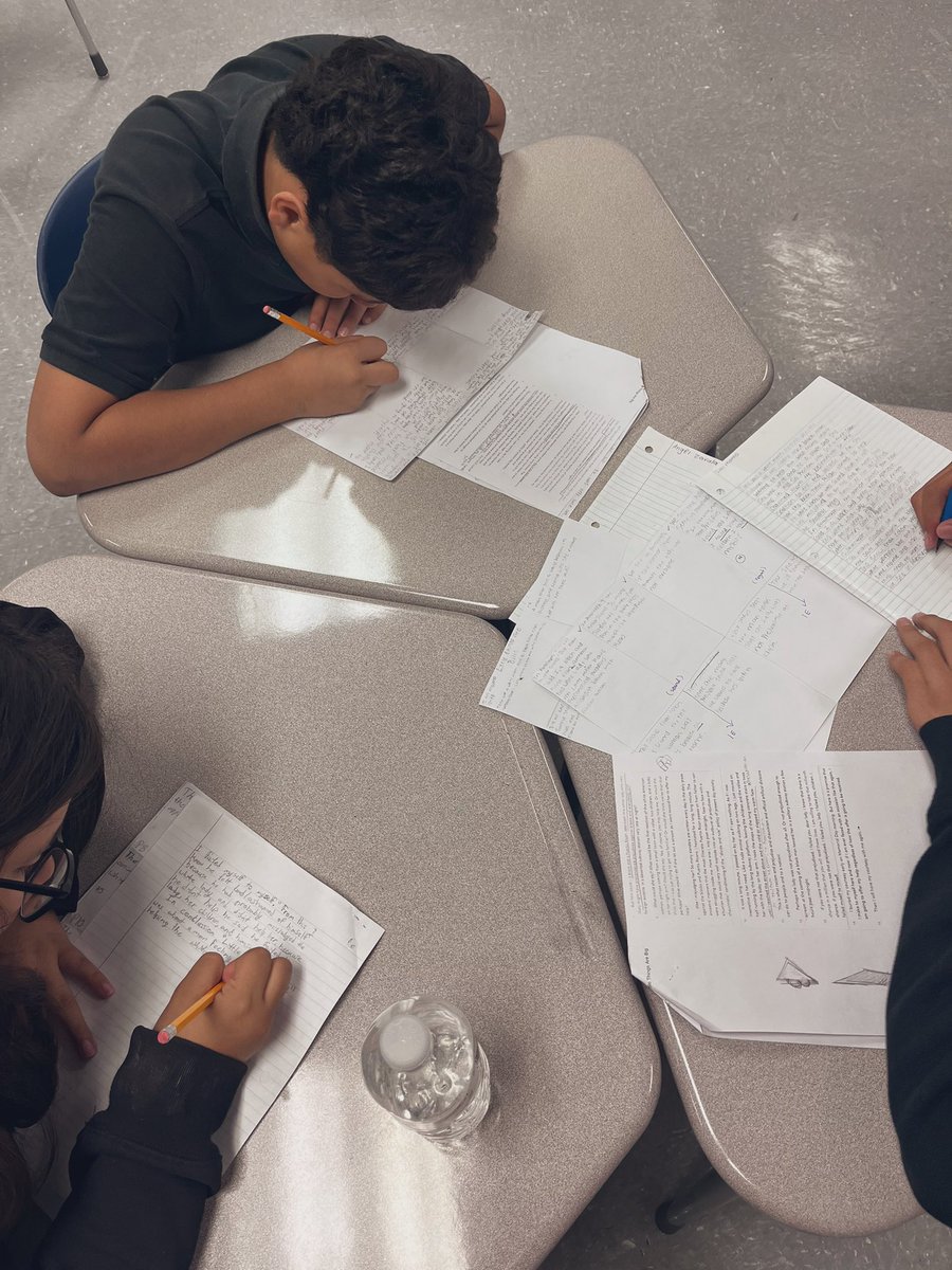 raymondamadorc1's tweet photo. A little ECR work from some amazing EMMS students this past week. @ANavarro_EMMS @bre_terrazas @EMMScoachbarr https://t.co/x3o7saT1I7