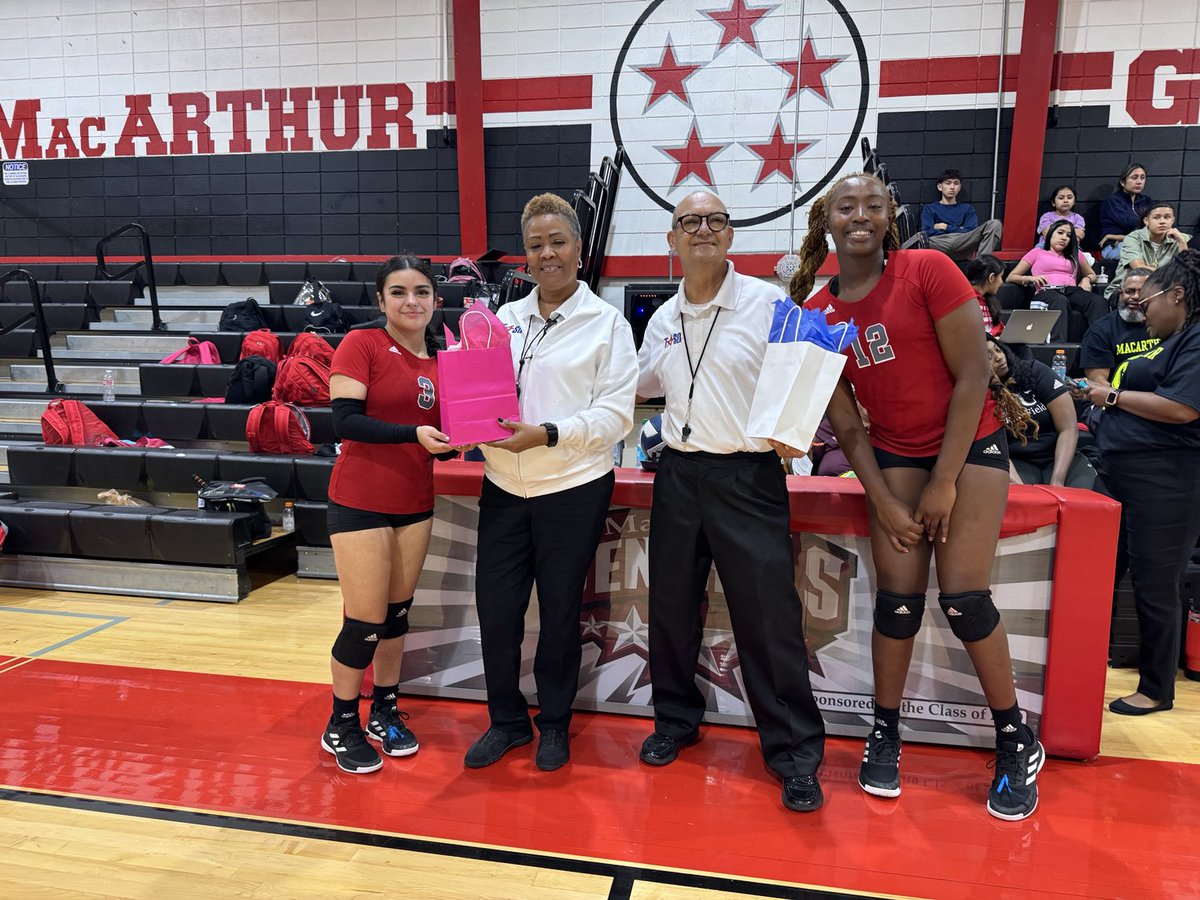 MacGeneralsVB's tweet image. Showing appreciation to the officials for the work that they do.  It’s not an easy job. Thank you, ⁦@AldineSports⁩ #OFFICIATIONWEEK ⁦@AVCAVolleyball⁩
