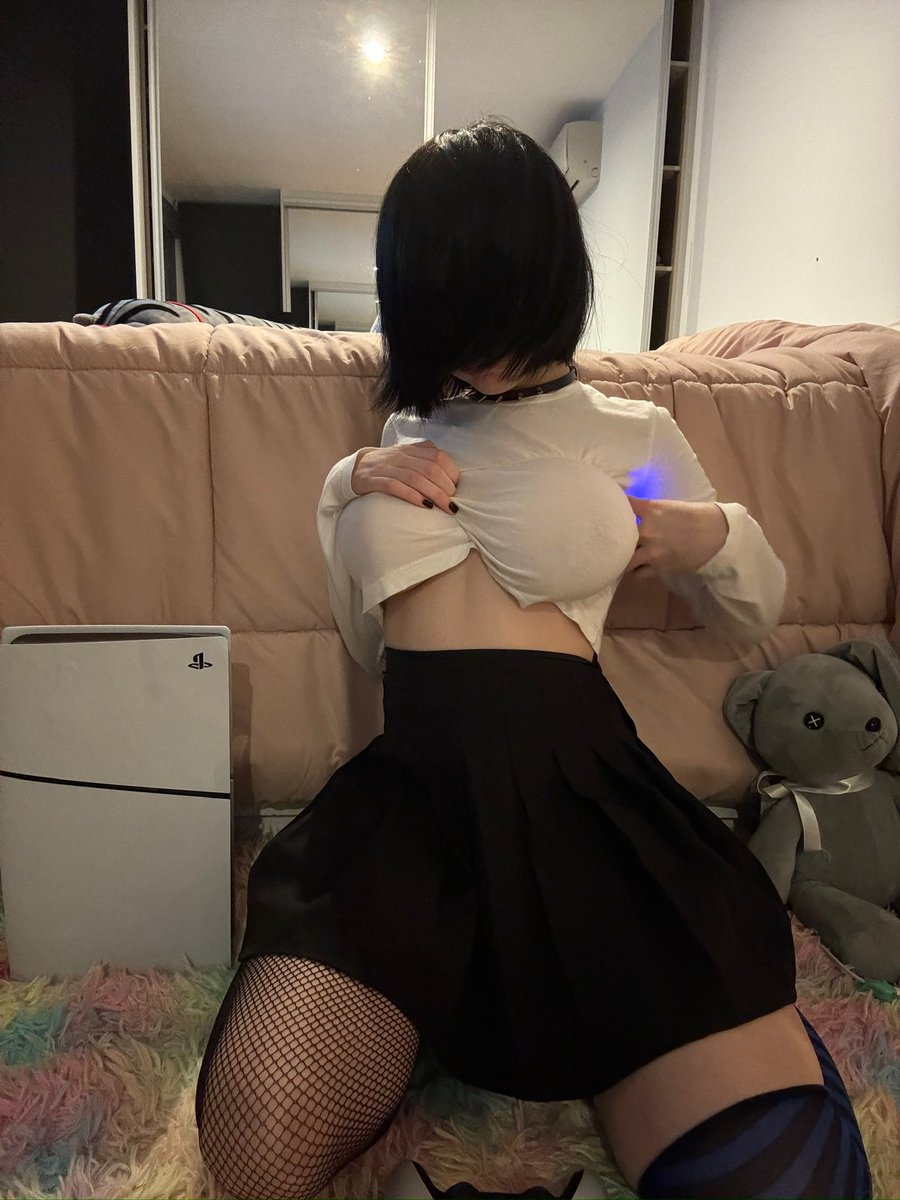 nicoleponyxox's tweet photo. repost if you like my outfit <3 https://t.co/LHP27zZlmz