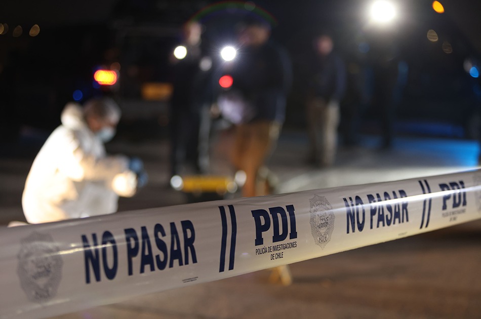 PDI_Maule's tweet photo. 🔴AHORA. Detectives de la Brigada de Homicidios #Linares y de la Brigada de Investigación Criminal #Constitucion, junto a peritos del Laboratorio de Criminalística #Talca, trabajan en el hospital de la ciudad costera, por ingreso de una persona fallecida por impacto balístico https://t.co/6G9RglzKm7