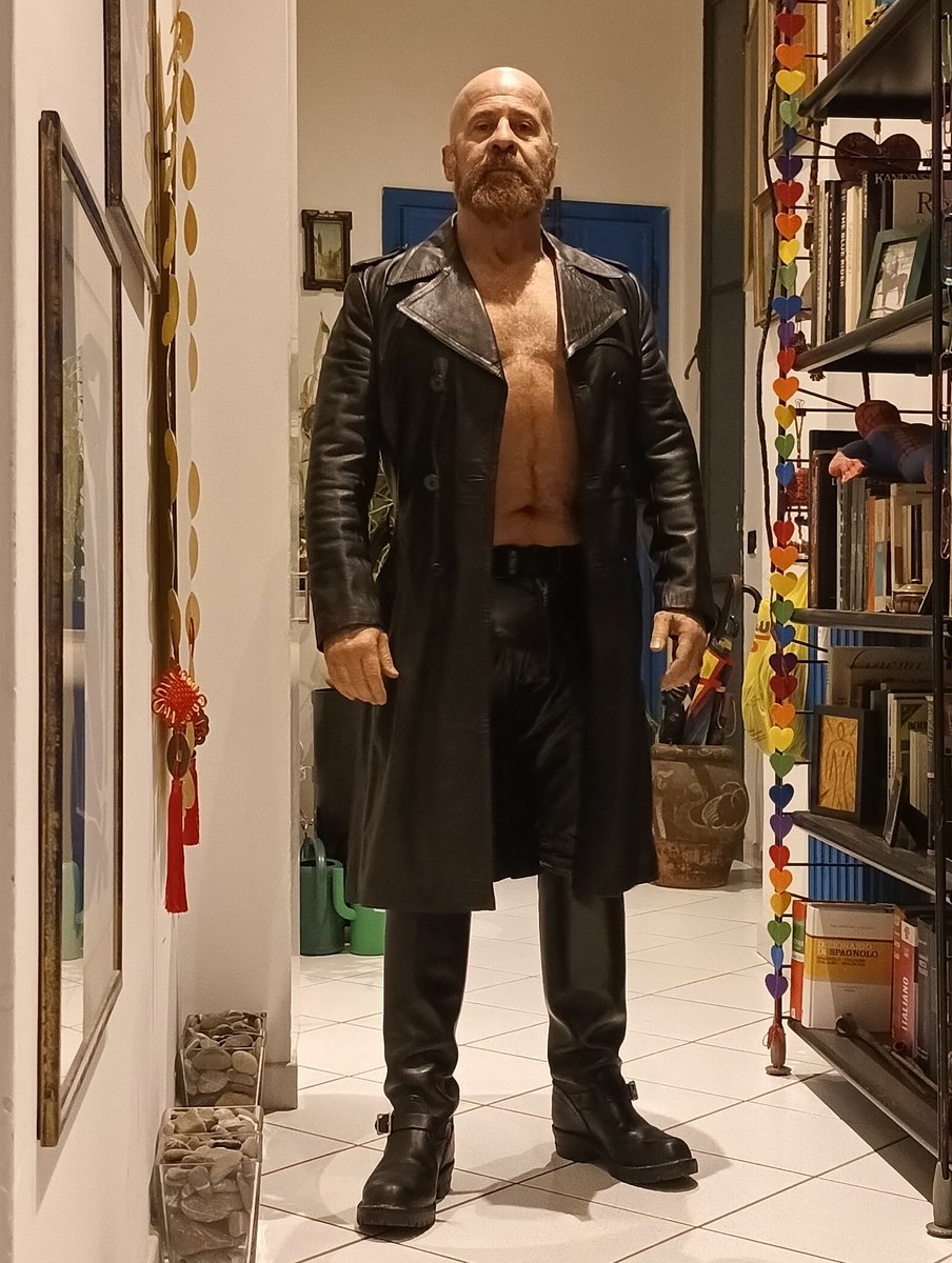 LeatherCode's tweet photo. True !
#boots #wescoboots #leather #leathercoat #mrleatheritalia2017 #mrleatheritaly #bootedman #musclefit #musclebeard #beardandbooted #beardsofberlin https://t.co/gW7lorNMHy