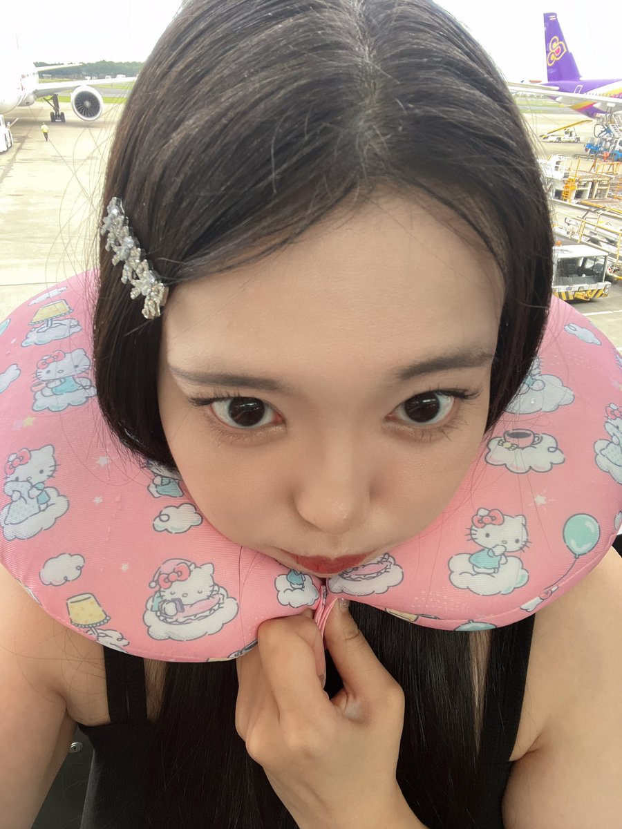 ✈️🎀 https://t.co/mpx2UUcxe3