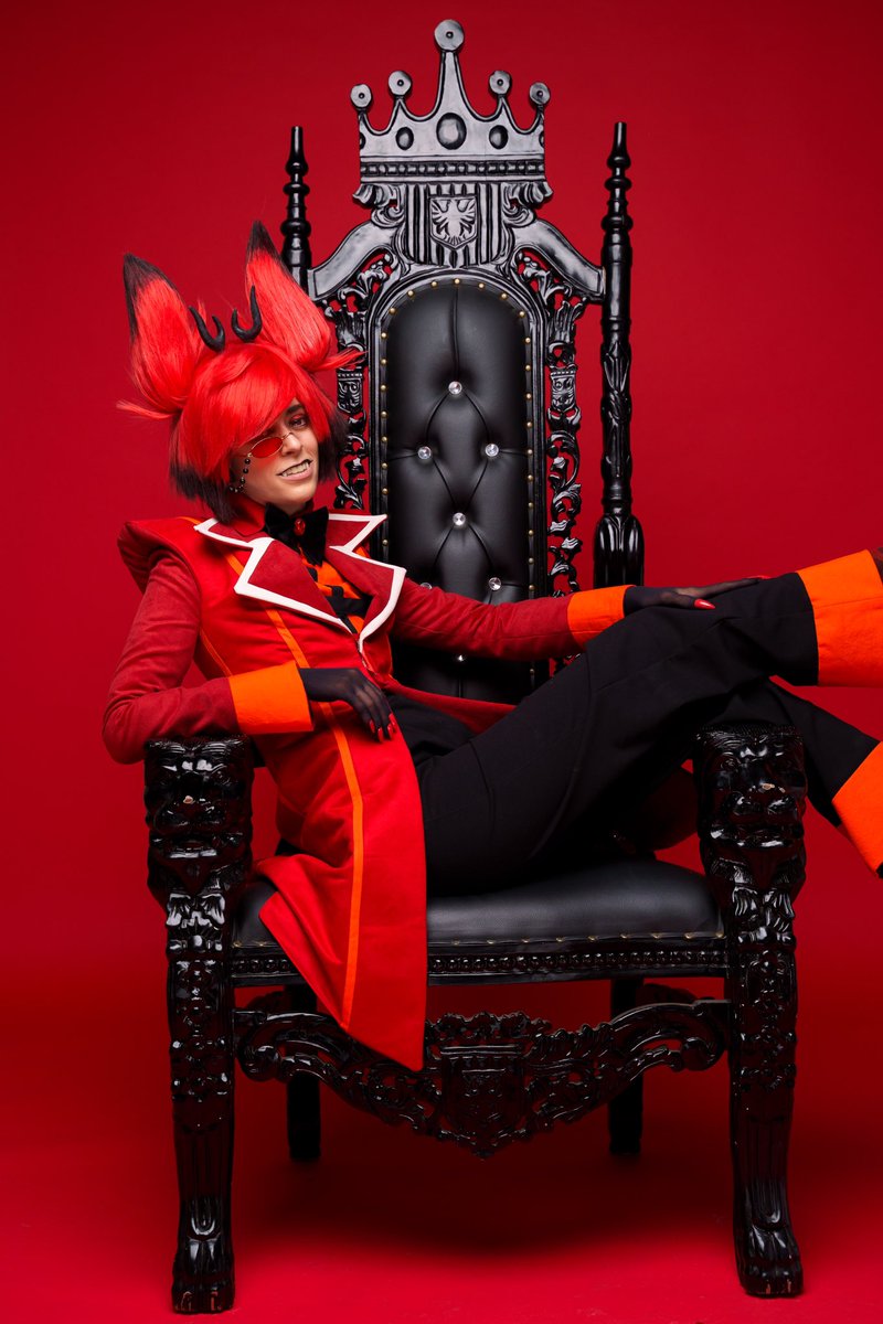 kalico_of_doom's tweet photo. So I finished my Alastor cosplay 👀 

📸: @ey3dot 

#HazbinHotel #HazbinHotelCosplay #Cosplay #HazbinHotelAlastor https://t.co/hHoanBj78R