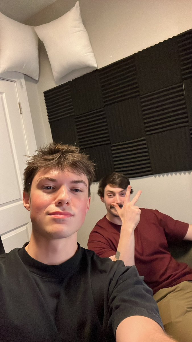 LIVE WITH <a href="/LeakyArchives/">Leaky Archives</a> 

twitch.tv/auger96