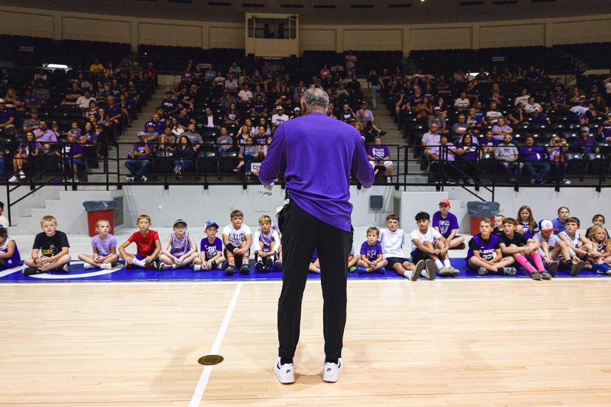Had fun at your place today, Dodge City! Appreciate the love and passion for Wildcat hoops.

Check out all the photos from today's event: k-st.at/4eO8nZl // #EMAW👌