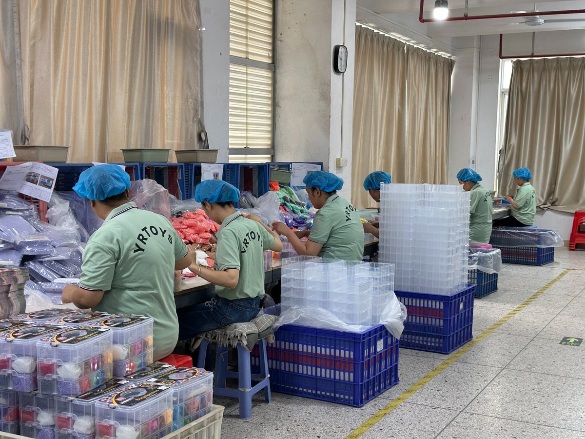 YirunB's tweet photo. Daily Workshop Inspection!
The customer is responsible for making decisions,and we are responsible for satisfying the customer.
Good brand good reputation is my biggest confidence to update the dynamic!
https://t.co/r9c0wDwpsG 
#manufacturing #OEM  #hamabeads #nanoblocks https://t.co/KpUlPg2mpy