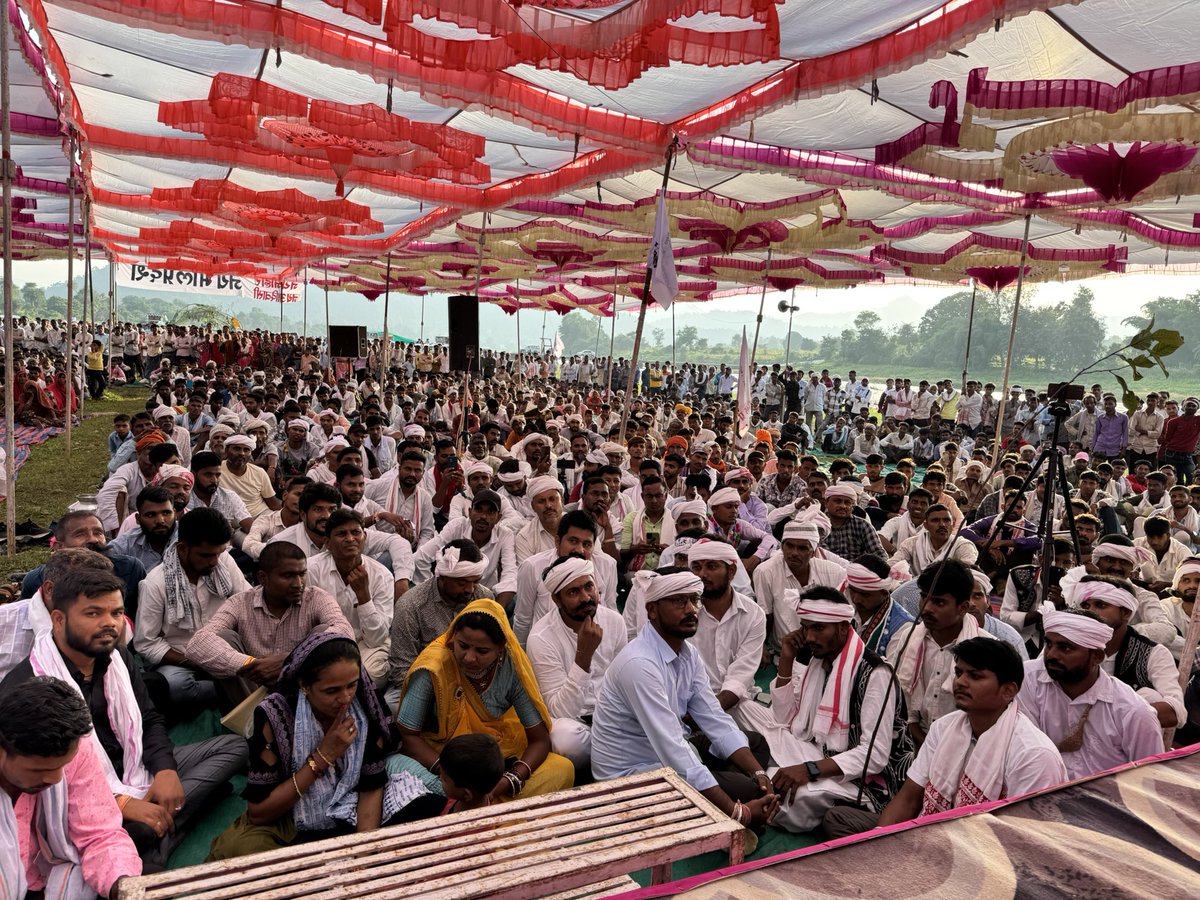 हल्दी घाटी युद्ध में महाराणा प्रताप का कंधे से कंधा मिला कर साथ देने वाले भील राजा "राणा पूंजा" जी की जन्म जंयती पर नमन जोहार। 

राणा पूंजा भील की धरती पर उदयपुर ब्लॉक फलासिया के पानरवा में राणा पूंजा भील की जयंती पर आयोजित कार्यक्रम में सम्मिलित हुए ! 
मेवाड की शान भोमट के राजा