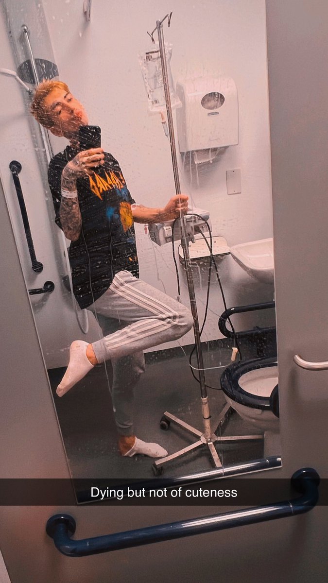 only_xanns's tweet photo. Walk into the room iv first https://t.co/Dzamtb2fF5