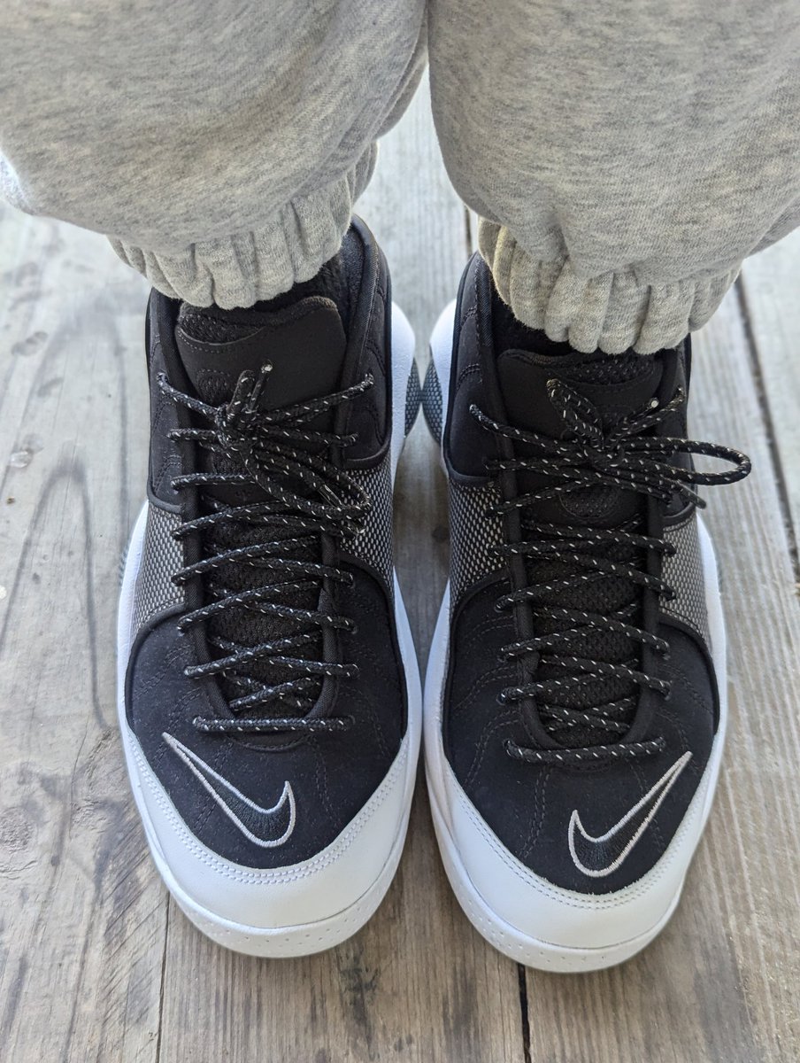 amcmath04's tweet photo. Saturday! #KOTD #Nike #AirZoom #Flight95 #OG #ashwithkicks #wearyourkicks #yoursneakersaredope https://t.co/u1uL1vuUf2