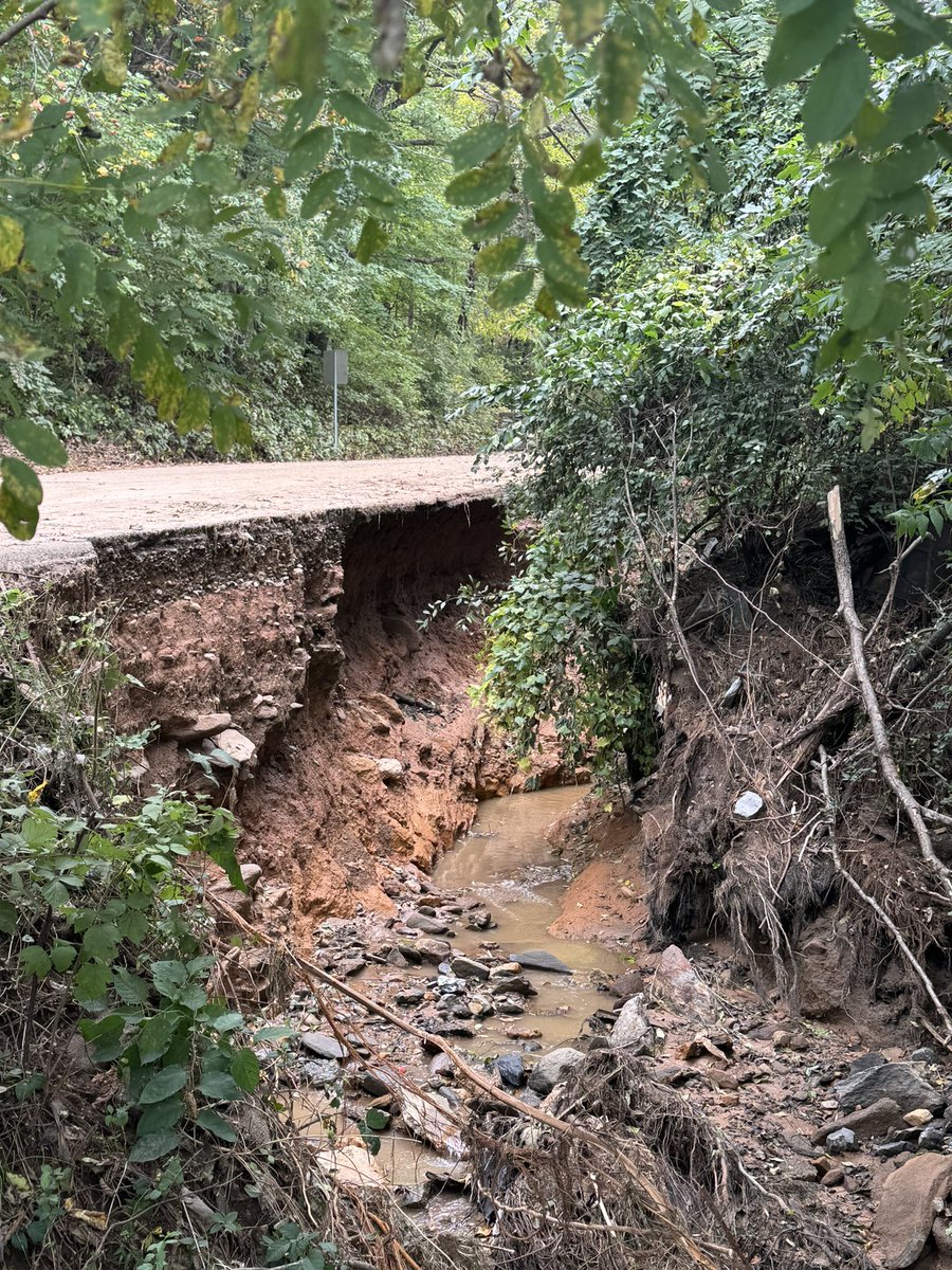 mcfrsPIO's tweet photo. (10/5) Day 10 since Maryland Task Force 1 (MD-TF1) left Rockville, MD &amp; work continues alongside several Federal &amp; State US&amp;R teams (NE-TF1, NC-TF11) plus team of Federal Law Enforcement searching structures, debris &amp; water (shoreline) &amp; often clearing paths through damaged areas https://t.co/yZe9JiwbQo