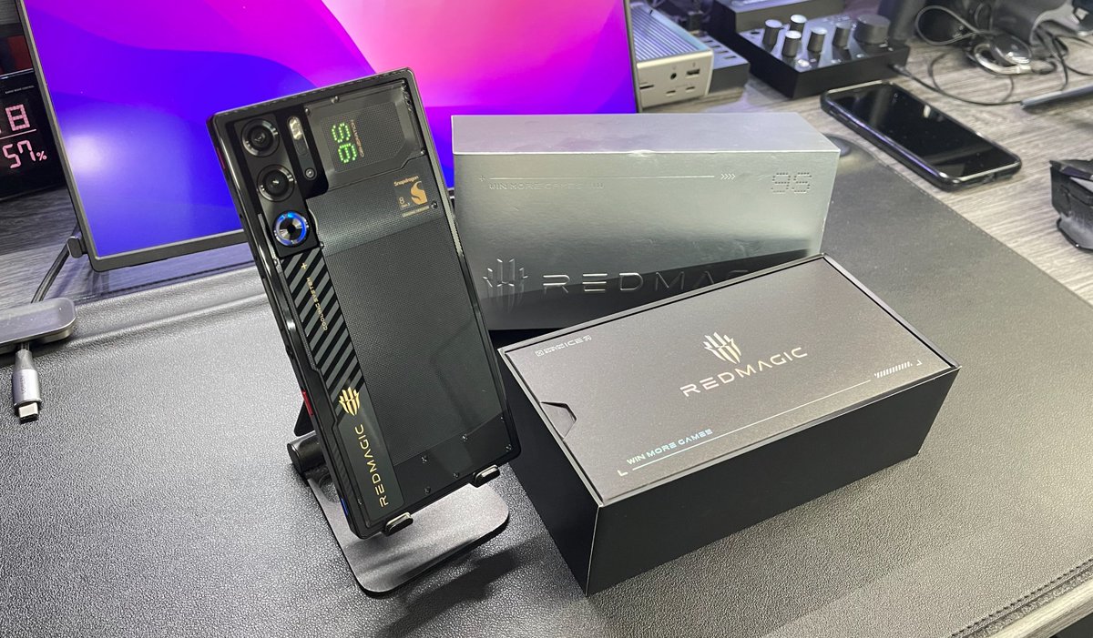 yuyugames01's tweet photo. 最新ゲーミングスマートフォン「REDMAGIC 9S Pro」カッコ良すぎ!!
しかもゲーム特化機能も最強!!
メガニケもゼンゼロもサクサクプレイです!
LRボタンあるのも嬉しい!!
今度動画撮ります!!
#メゲニケ
#NIKKE
#REDMAGIC
#勝利の女神NIKKE https://t.co/fJW4dbUjDf