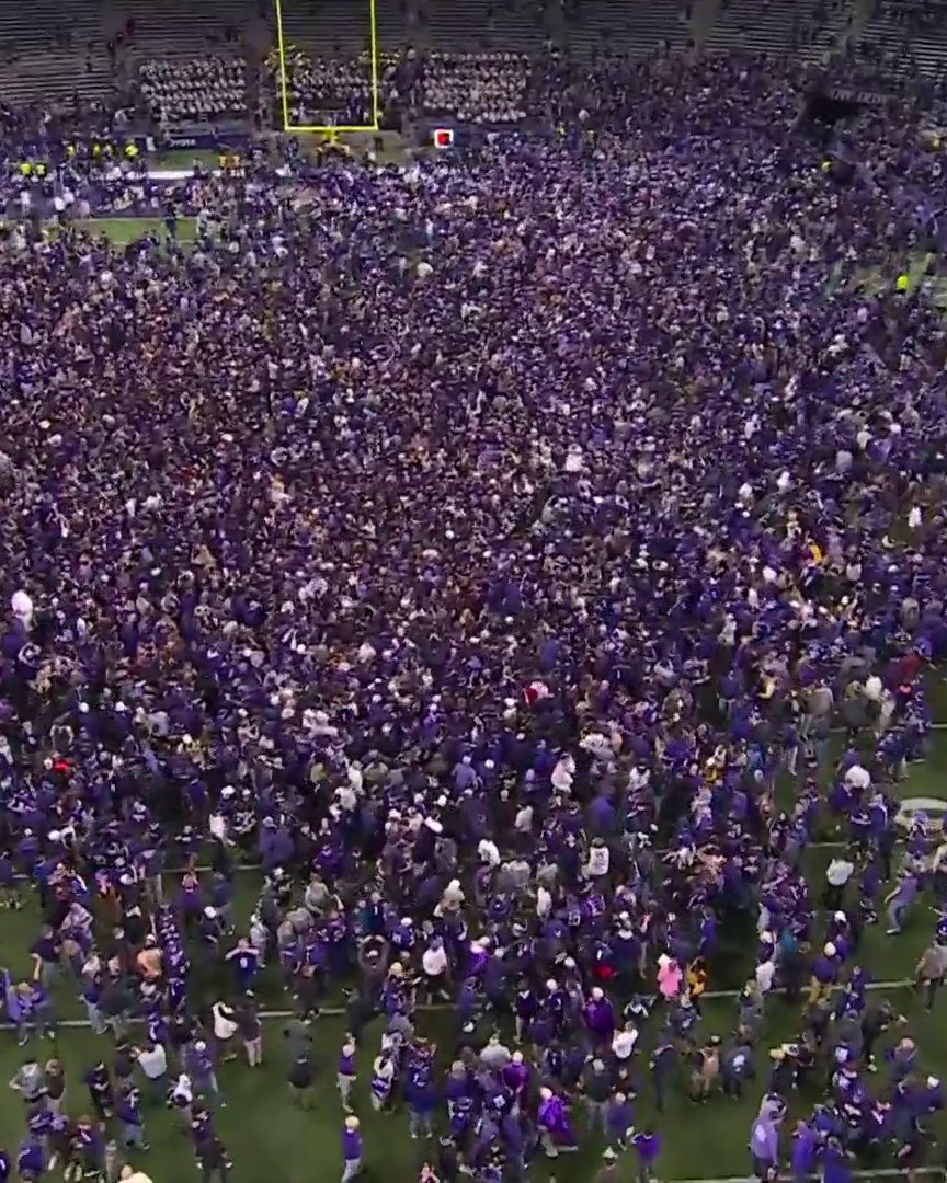 NBCSports's tweet image. SCENES IN SEATTLE! #B1GFootball