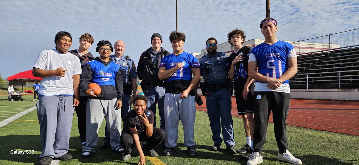 WHSPatsfootball's tweet image. Did you win this week?
Oh yeah, we did! Got a win Thursday. Then, 22 strong Saturday morning to volunteer at the #BuddyWalk! 

Our guys were so inspiring the way they hustled to set up booth after booth. The smiling faces handing out the medals says it all! 

#GoPats #BeGREAT