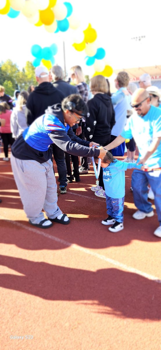 WHSPatsfootball's tweet image. Did you win this week?
Oh yeah, we did! Got a win Thursday. Then, 22 strong Saturday morning to volunteer at the #BuddyWalk! 

Our guys were so inspiring the way they hustled to set up booth after booth. The smiling faces handing out the medals says it all! 

#GoPats #BeGREAT