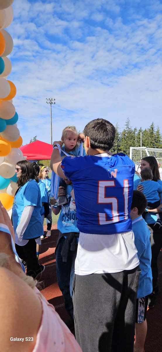 WHSPatsfootball's tweet image. Did you win this week?
Oh yeah, we did! Got a win Thursday. Then, 22 strong Saturday morning to volunteer at the #BuddyWalk! 

Our guys were so inspiring the way they hustled to set up booth after booth. The smiling faces handing out the medals says it all! 

#GoPats #BeGREAT