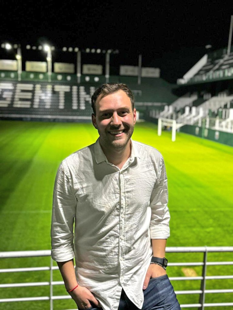 TiempoExtra_web's tweet photo. ✅ Matías #Mariotto es el nuevo presidente de #Banfield

👉 Tiene 26 años y será el mandatario más joven de la primera división del fútbol argentino.

📊 Ganó con el 53.60% contra el oficialismo, donde Eduardo #Spinosa no participó.

🗳️ Récord de votantes: Más de 5600 personas. https://t.co/eNwLSRtv62