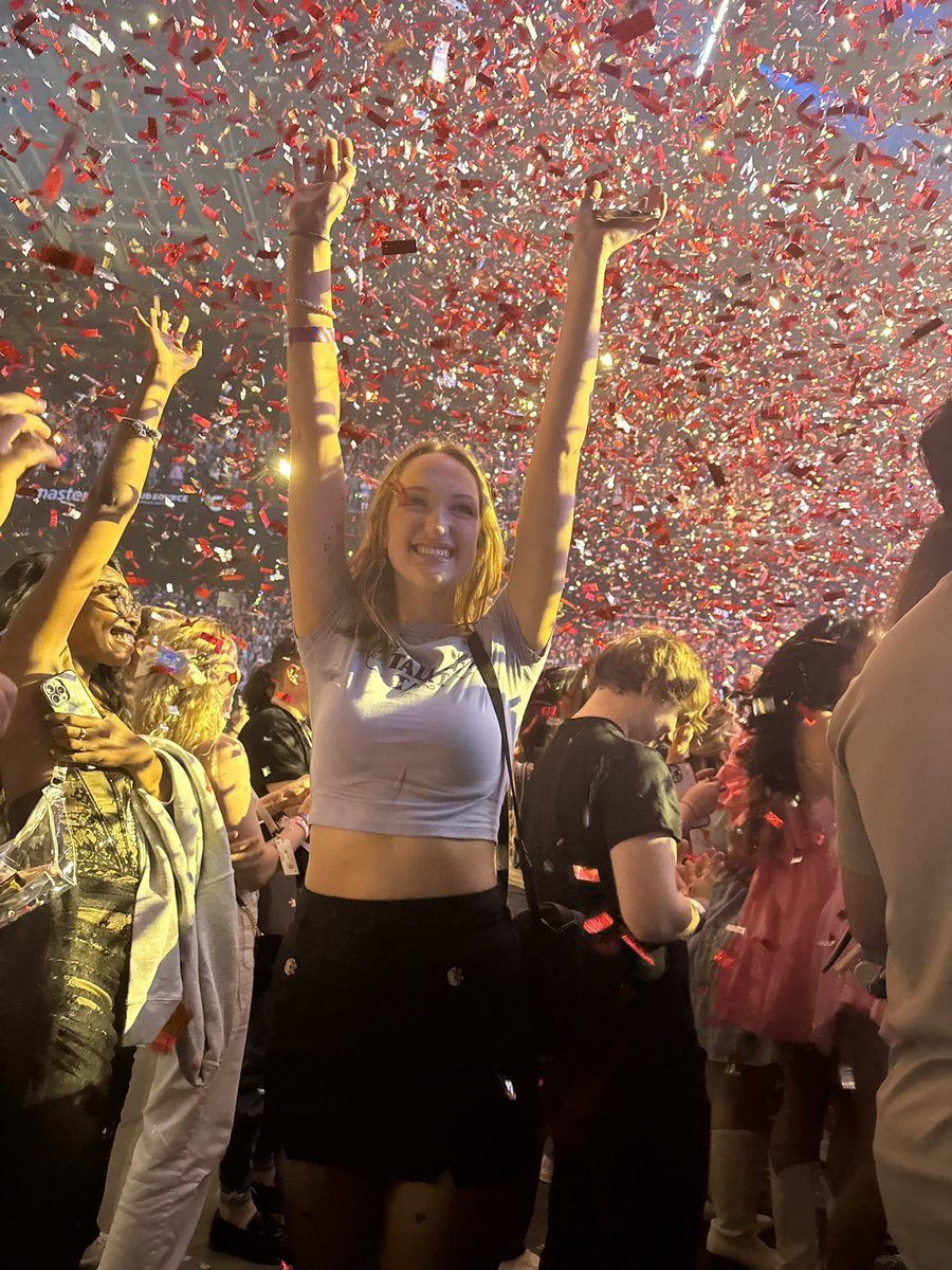 agoodwaytoliv's tweet photo. sabrinaaaaaaa 😭 https://t.co/09gwlpuxDg
