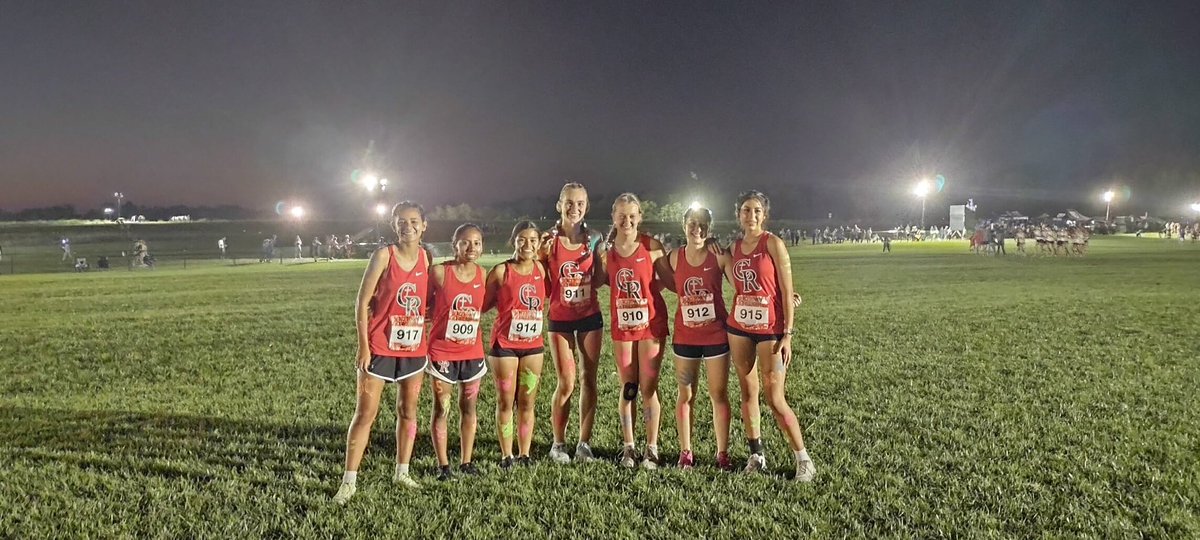 Girls team ran under the lights at Nike Twilight! What a fun evening with some great performances! Kara was top 50, we had an amazing pack 2-6 and Amy, Marina, &amp; Metzi all ran personal bests! 

#crhsxc #cardinalritterxc