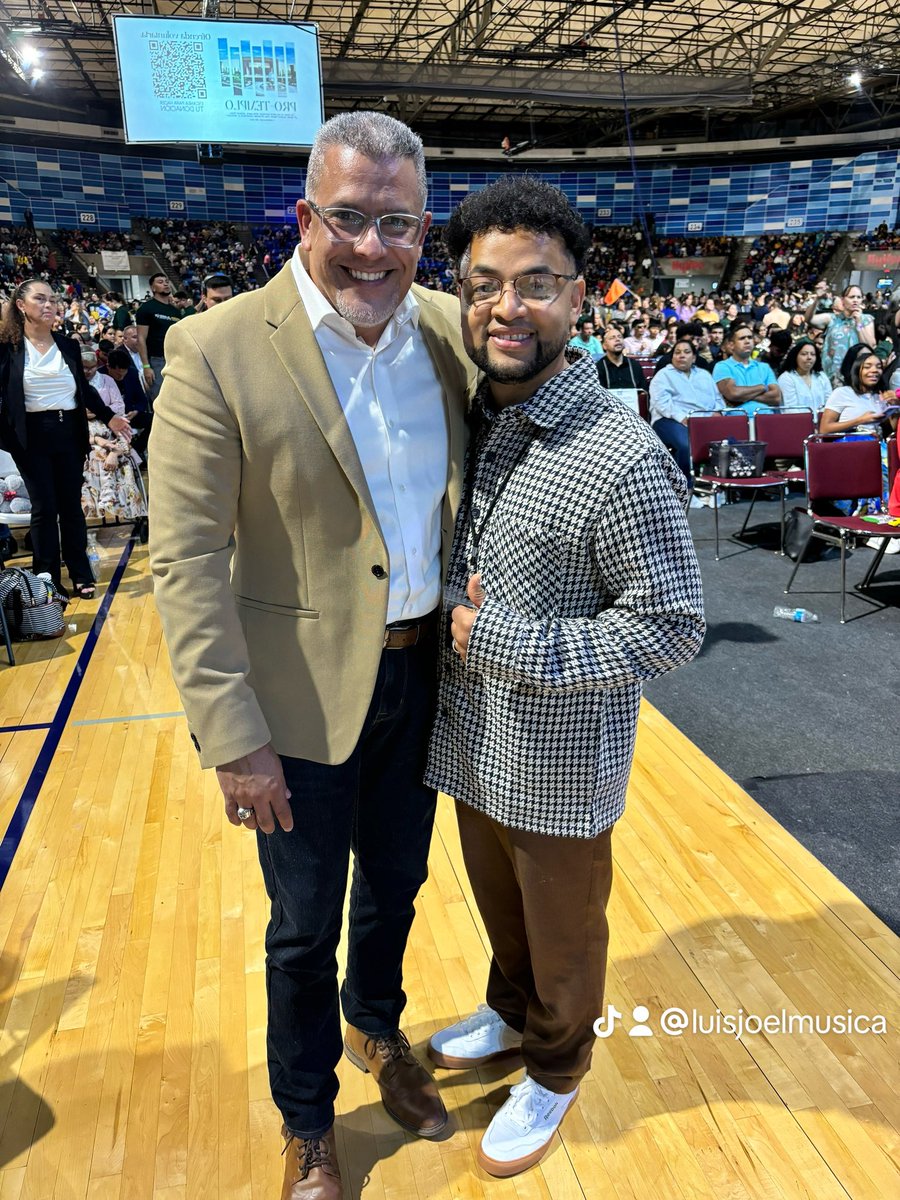 Luisjoel2013's tweet photo. “Hoy quiero tomar un momento para agradecer públicamente a una persona muy especial en mi vida: mi primer pastor, @henrybaez70. Gracias, pastor, por todo el tiempo que me dedicó.
.
#miprimerpastor https://t.co/h0jB2D4zp9