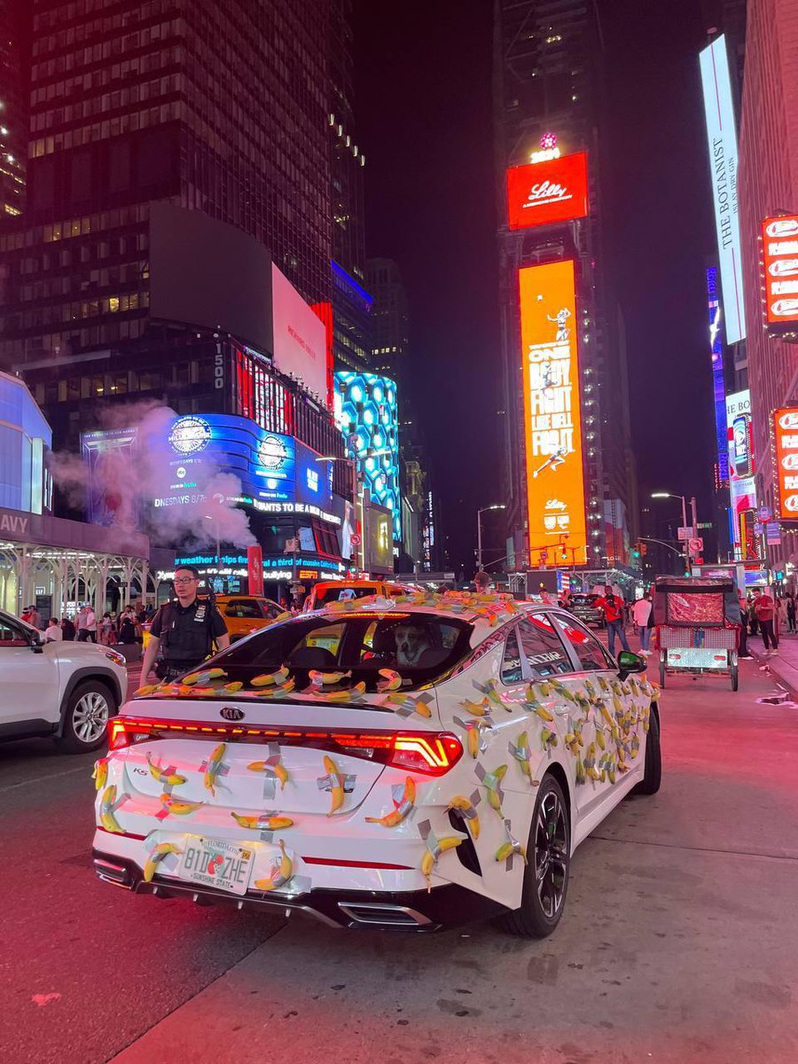 xiogod's tweet photo. All hands on deck. the party bus about to start. We are riding $btw to the moon https://t.co/JLiFidpvfs