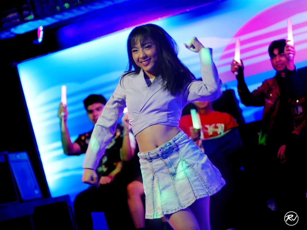 __raire's tweet photo. Dancing through life like there's no tomorrow 💜✨Thank you Let's Groove and to everyone who cheered and supported me ✨

📷 let's groove

#Rai #RaiPurple #RaiofSunshine #idol #RJTV #letsgrooveonrjtv #thursdaychillspace #LiveMusic #YourWeekdayGetaway https://t.co/6JbAmQBSV2
