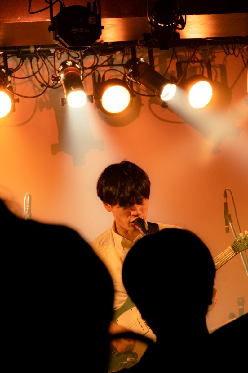 Hirota_Naoki's tweet photo. 昨日、下北沢ERA(@RDS_ERA )
@and_o2 のレコ発で
@undersign_jpn を撮影しました📸⚡️
良き先輩であり、大好きなバンドを
撮らせてもらえた幸せ。そして形は変われど
また集まれることの幸せを噛みしめながら。
感謝感謝。

＠rskkkkk
@shigasun
@zakkun_kzyh 
@tkr_drumidori https://t.co/kD6WsMqVdQ