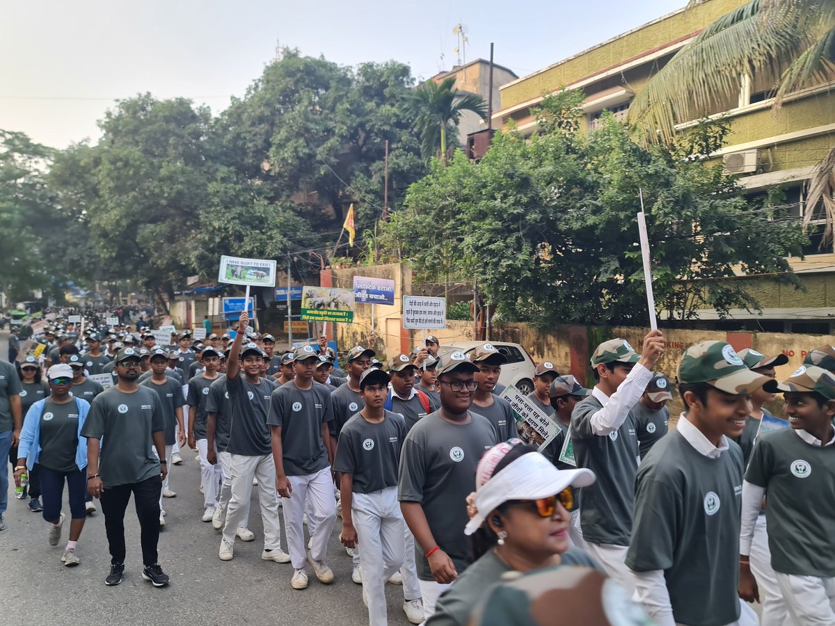 citizens_cf's tweet photo. The 5 KM milestone of the Jharkhand #Walkathon, organized by @JharkhandVan in collaboration with @TataSteelLtd and @citizens_cf, was marked at Argoda Chowk, Ranchi. The event featured several cultural performances and saw the participation of 2,000 enthusiastic walkers, who continued toward the next 10 KM milestone. #CFat27