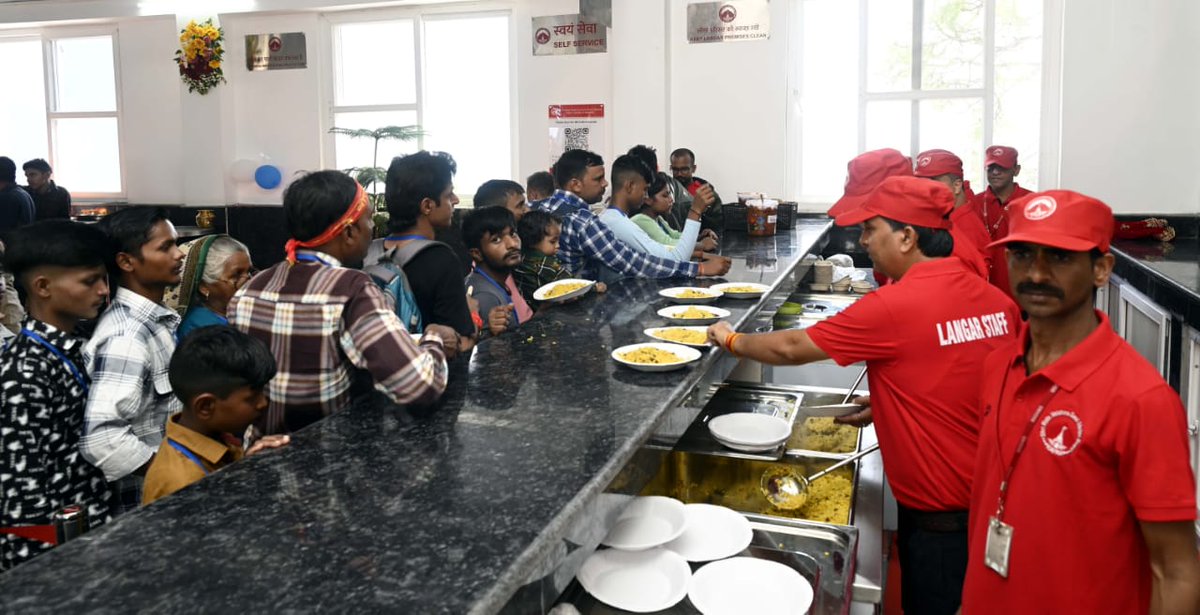 Langar Sewa commences at Adhkuwari this #ShardiyaNavratri onwards, 4th such facility on the Yatra marg in 5 years after Tarakote, Sanjhichatt and Bhairon Ji; Over 15,000 pilgrims availing free Langar facilities of Shri Mata Vaishno Devi Shrine Board on a daily basis.
#Jaimatadi