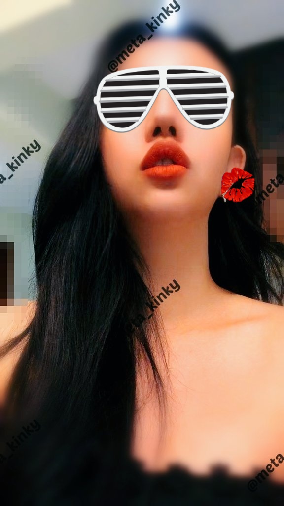 meta_kinky's tweet photo. 小仙女的美唇有没有点安吉丽娜朱莉的感觉哈哈，反正含着棒棒糖吮吸的感觉确实很棒😁 https://t.co/Ixtej8WTyU