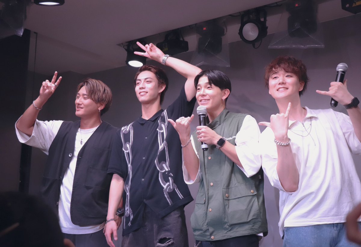 nishio_ikumi's tweet photo. モーツァルト大阪公演前に久々の4人でトークイベントしました🫠
たくさんの方に来ていただき、本当に嬉しかったです！！
居心地良すぎて、サウナよりこの4人でいる方が整います。
活動拠点はバラバラだけど、これからも4人を応援お願いします！！

#98makers
#マドラーズ https://t.co/az4MW2fFTz