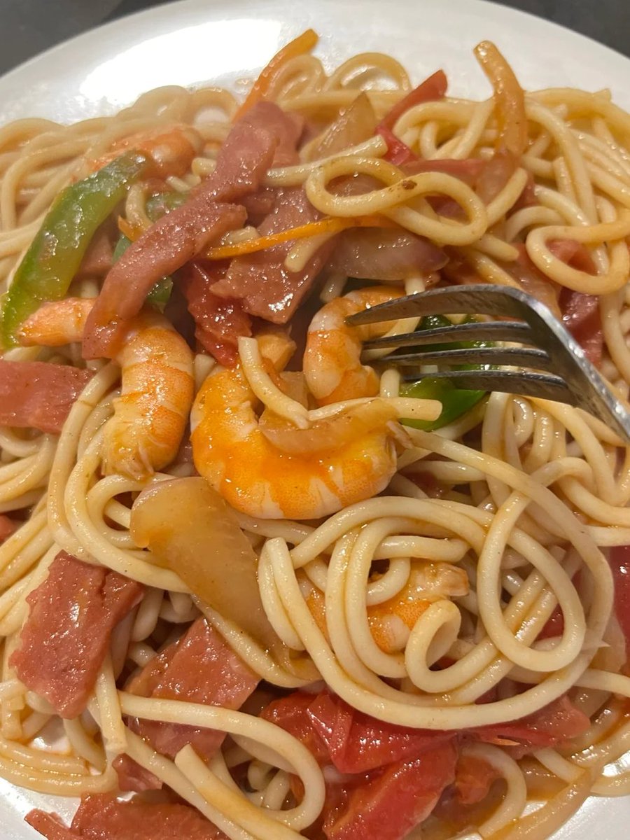 No matter how busy you are at work, don't forget to give yourself a hearty lunchtime treat!