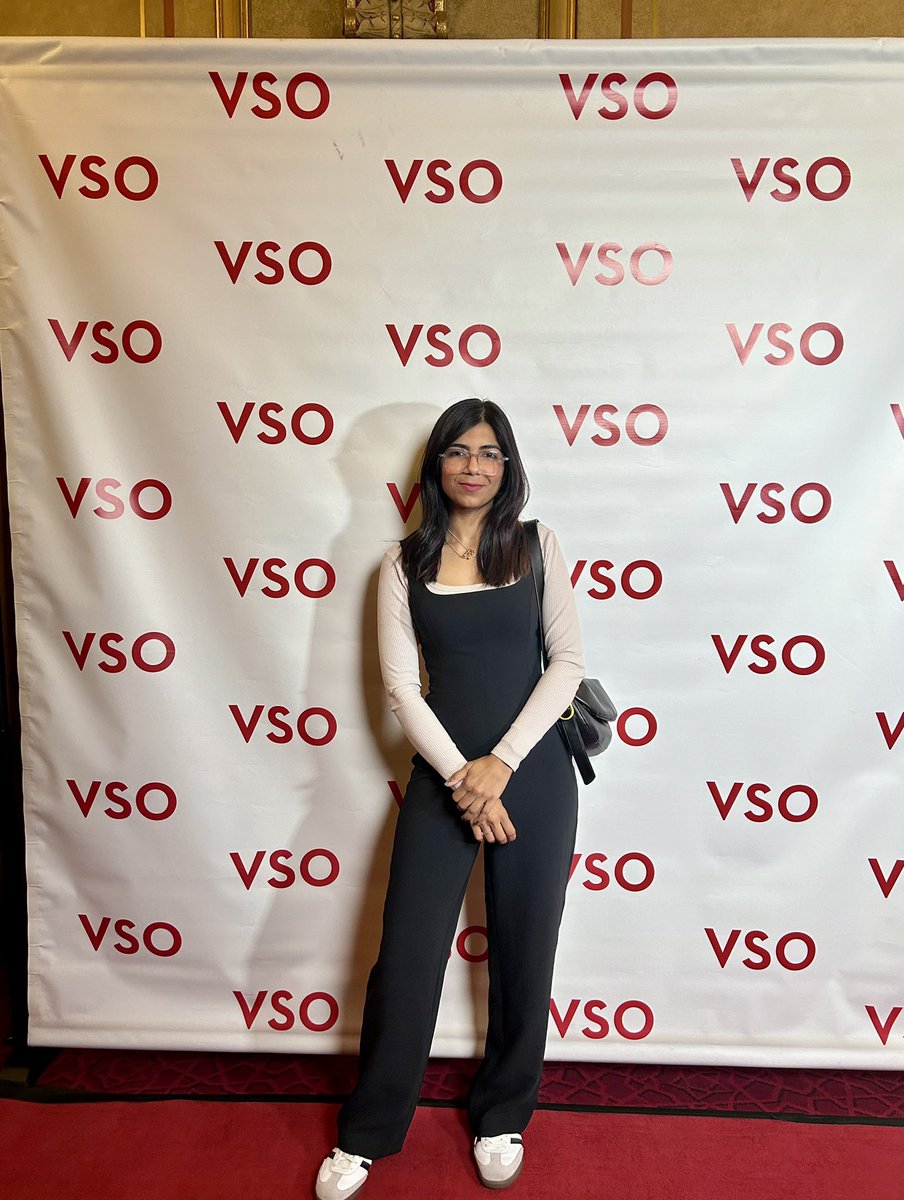 rash_mean's tweet photo. Had the pleasure of attending the @VIFFest Red Carpet at The Orpheum, Vancouver , celebrating ‘An evening with @arrahman : Stories and Music from His career.’ An icon in the music industry. https://t.co/rxbyfn3R6v