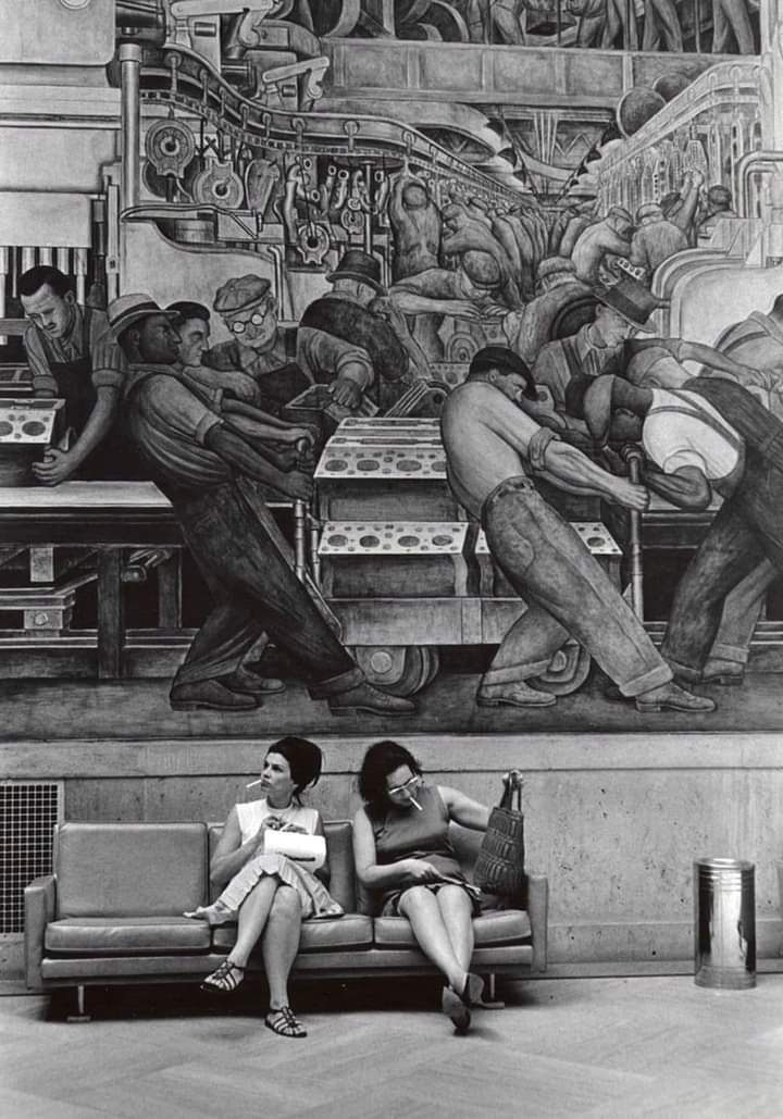 Dama1974's tweet photo. Mujeres frente al mural de Diego Rivera en Detroit. 1967.

Foto de William Gedney https://t.co/SuK1nhTPni