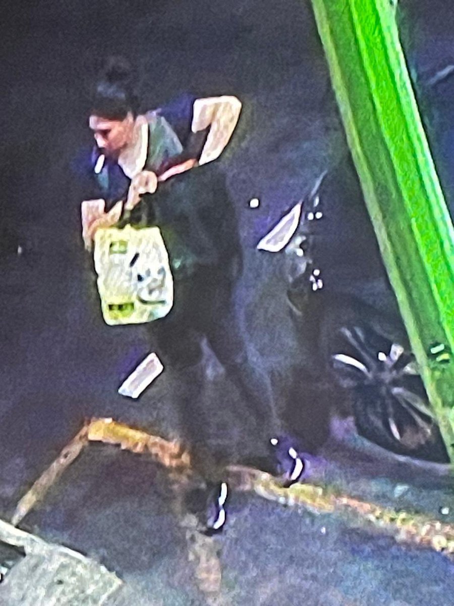 elkike's tweet photo. Está bonita pareja anda paseando y robando autopartes por la condesa para que tengan cuidado y ojalá nuestros policías acudieran tan rápido como cuando se te pasa el parquímetro @SSPCMexico @UCS_GCDMX @C5_CDMX
 levántenles una infracción… no? https://t.co/aC3SqYryAS
