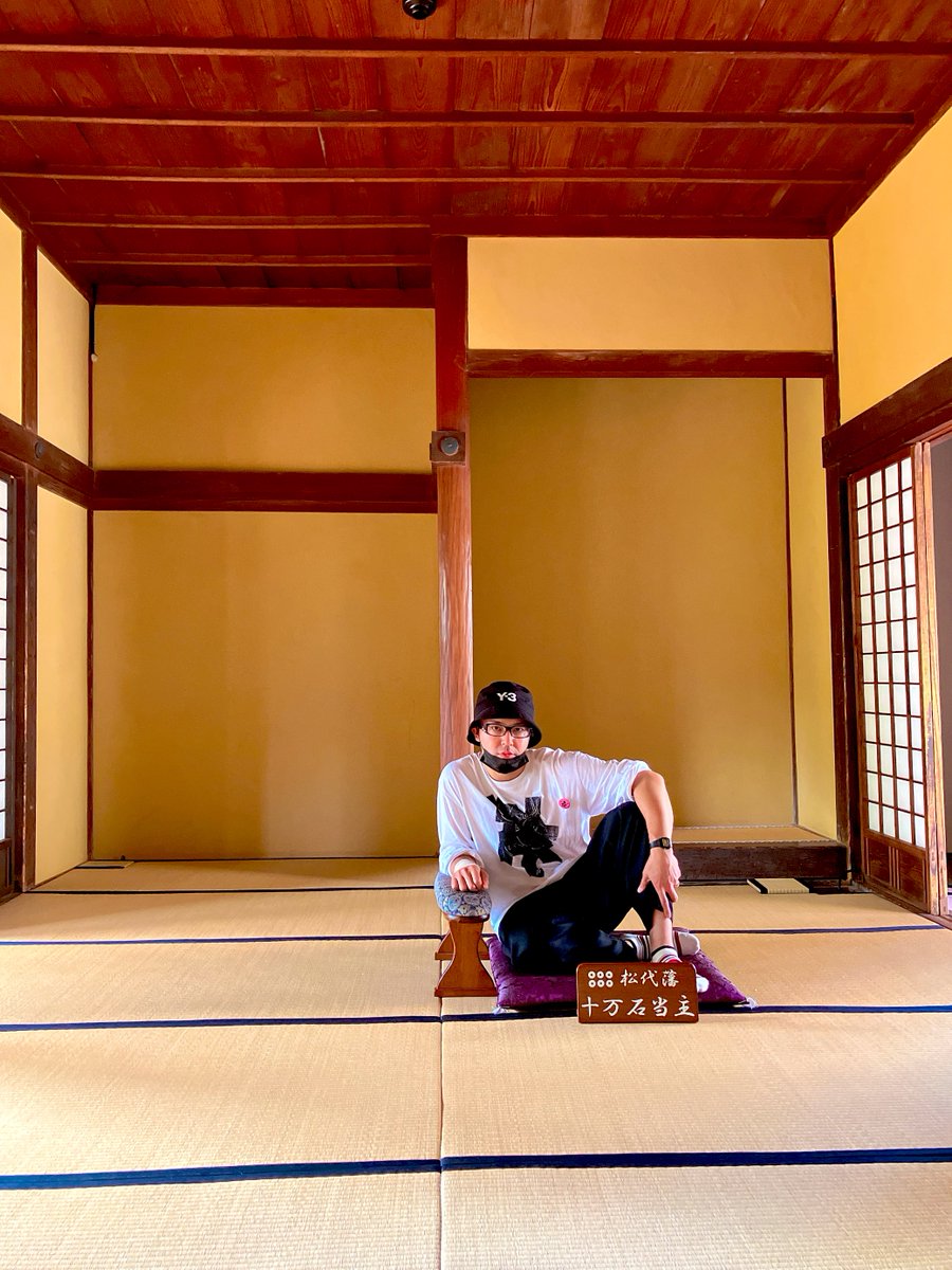 文武学校の他の棟を見学中。