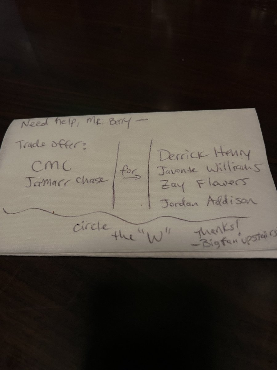 MatthewBerryTMR's tweet photo. When you're at a restaurant in Pittsburgh and the waiter brings over a note and a drink. #FantasyLife #Respecttho https://t.co/zP4vibP8JP