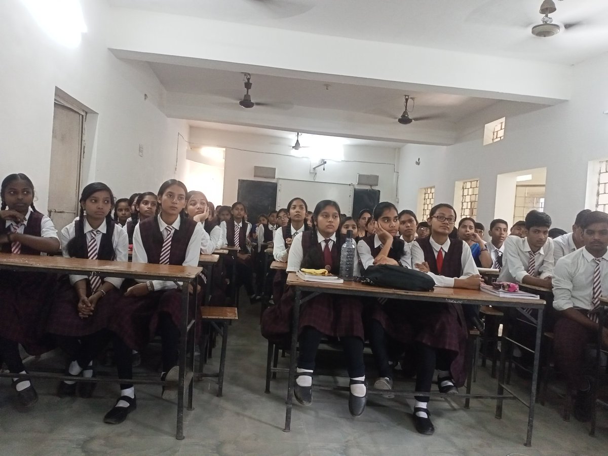 SurjaKashyap's tweet photo. #UNICEF और जिलाप्रशासन #janjgir की पहल में ज्ञानदीप कॉलेज एवं स्कूल में छात्रों को कार्यक्रम के माध्यम से #hasdevkehero #cybercrime #Deaddiction और #myindia जैसी महत्वपूर्ण जानकारियाँ दी #YuvodayJanjgir #nssIndia #Awareness #YouthEmpowerment #SafeFuture
#Navagarhisshiningyouth https://t.co/qHxVkPjGIN